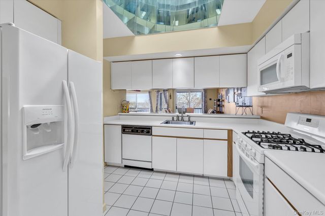 312 Fox Hill Drive, Baiting Hollow, NY 11933