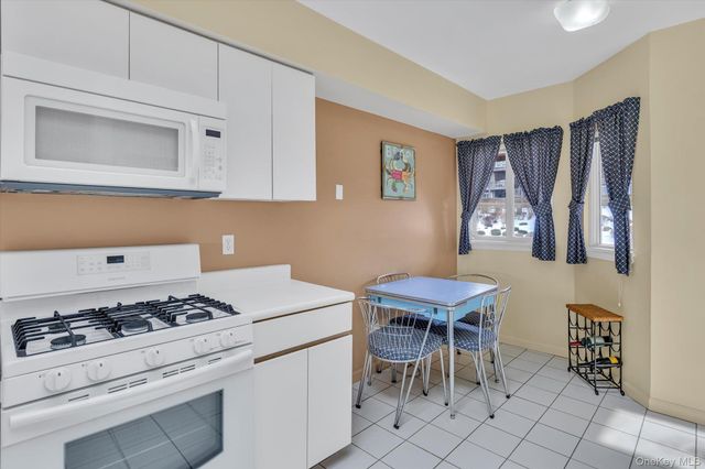 312 Fox Hill Drive, Baiting Hollow, NY 11933