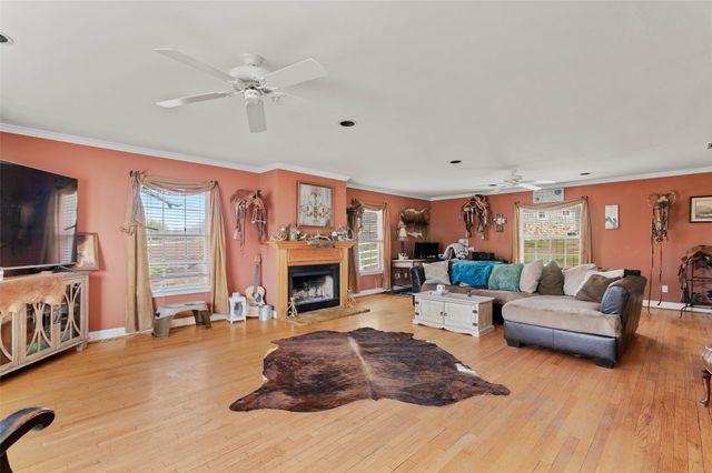 2106 Chaparral Road, Azle, TX 76020