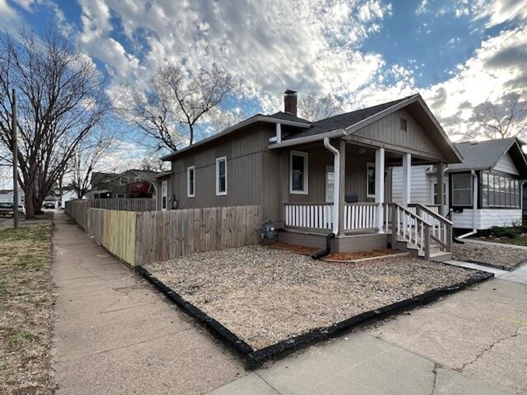 739 MILL Street, Council Bluffs, IA 51503