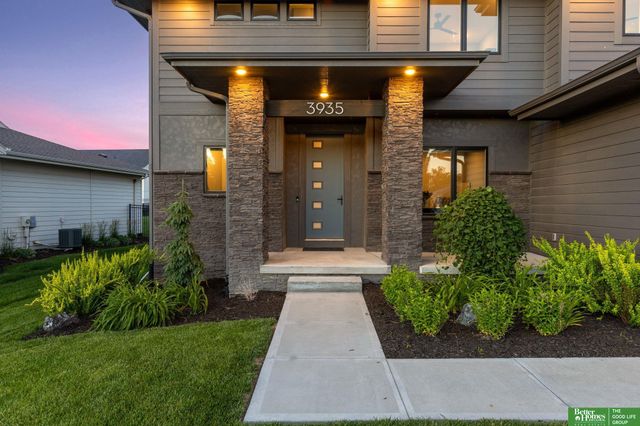 3935 S 208 Street, Elkhorn, NE 68022