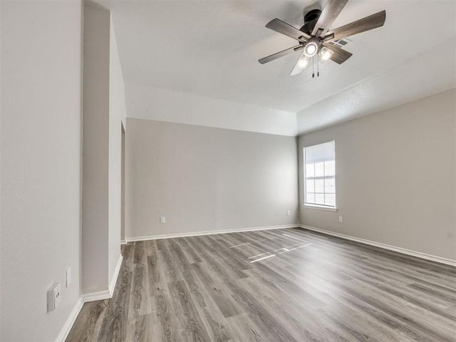 104 SE 34th Street, Moore, OK 73160