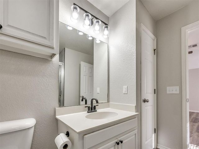 104 SE 34th Street, Moore, OK 73160