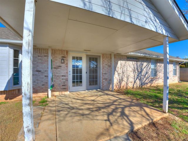 104 SE 34th Street, Moore, OK 73160