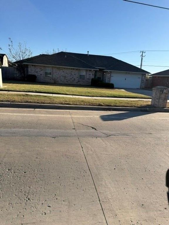 104 SE 34th Street, Moore, OK 73160