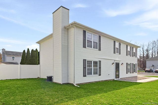 8 Eagle Lane, Poughkeepsie, NY 12601