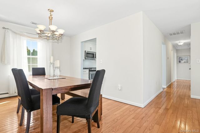 8 Eagle Lane, Poughkeepsie, NY 12601