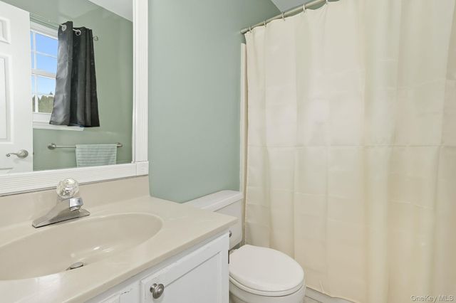 8 Eagle Lane, Poughkeepsie, NY 12601