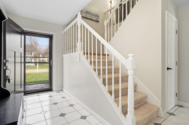 8 Eagle Lane, Poughkeepsie, NY 12601