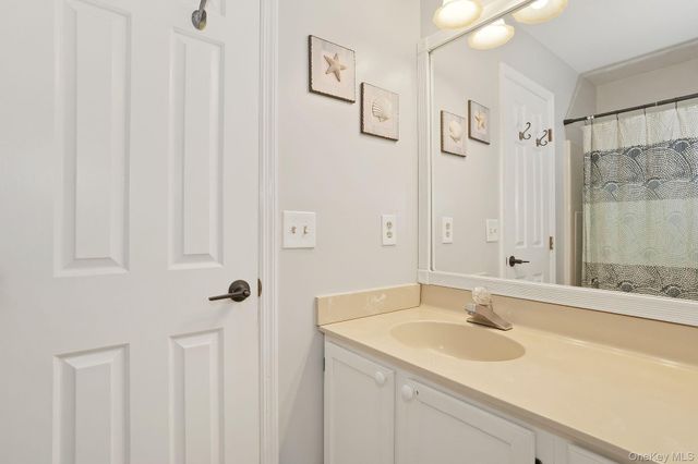 8 Eagle Lane, Poughkeepsie, NY 12601