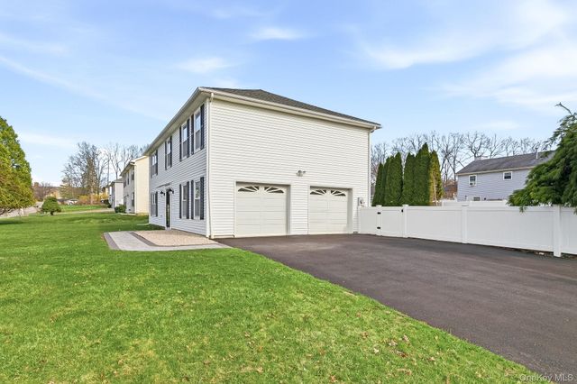 8 Eagle Lane, Poughkeepsie, NY 12601