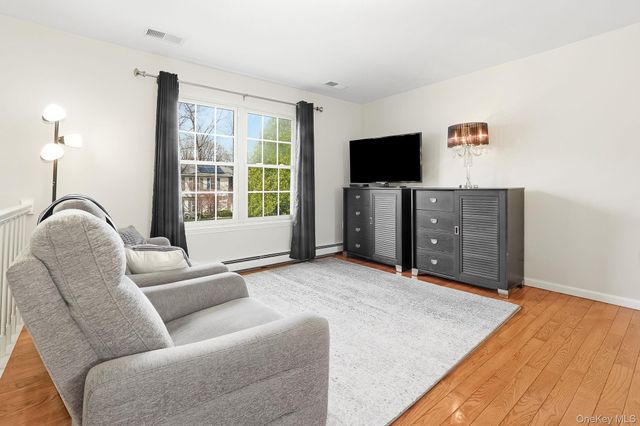 8 Eagle Lane, Poughkeepsie, NY 12601