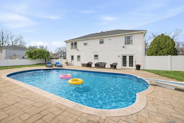 8 Eagle Lane, Poughkeepsie, NY 12601