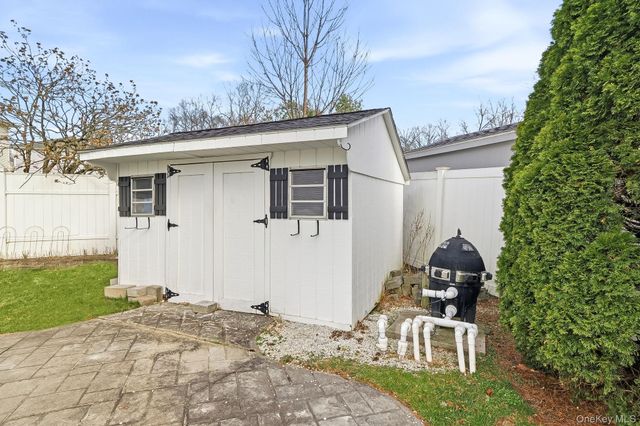 8 Eagle Lane, Poughkeepsie, NY 12601