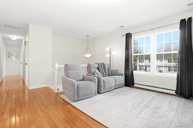 8 Eagle Lane, Poughkeepsie, NY 12601