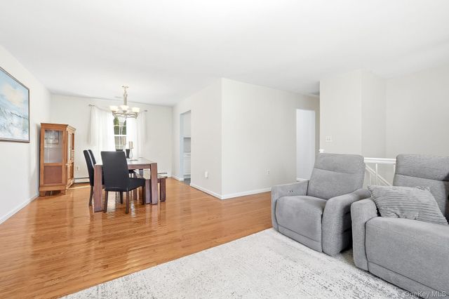 8 Eagle Lane, Poughkeepsie, NY 12601