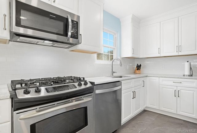 8 Eagle Lane, Poughkeepsie, NY 12601