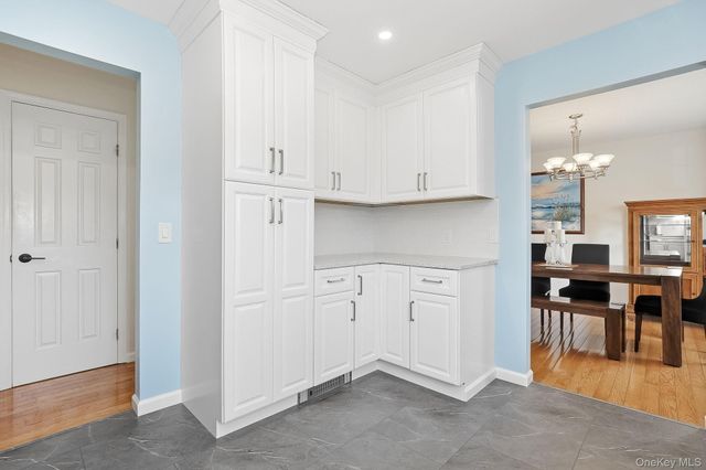 8 Eagle Lane, Poughkeepsie, NY 12601