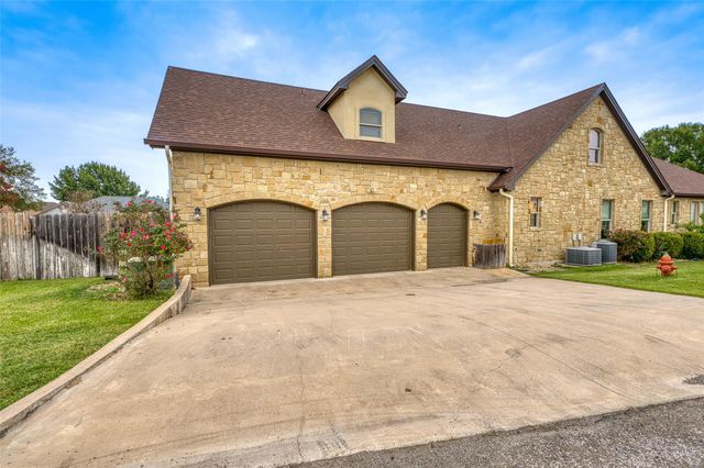 114 Preston TRL, Meadowlakes, TX 78654