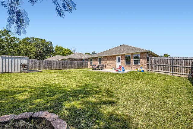1806 Willowbrook Drive, Terrell, TX 75160