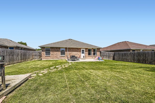 1806 Willowbrook Drive, Terrell, TX 75160