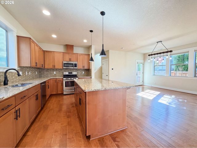 410 Ne 76TH Ave, Hillsboro, OR 97124