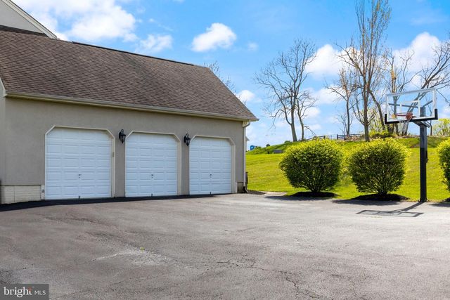 15058 BANKFIELD DR, Waterford, VA 20197