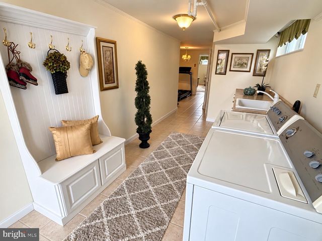 534 DOMINO LN, Philadelphia, PA 19128