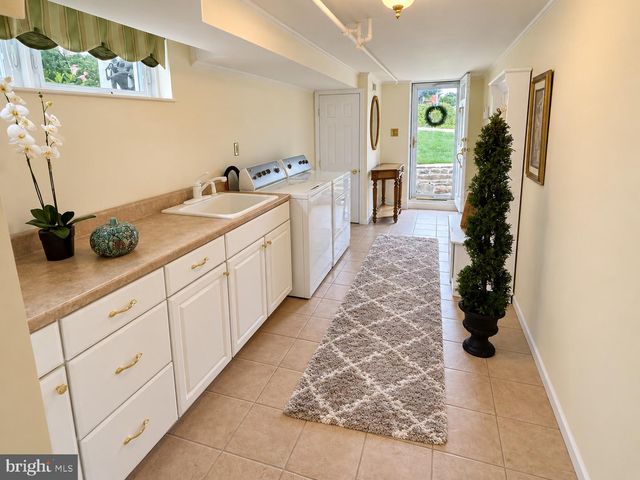 534 DOMINO LN, Philadelphia, PA 19128