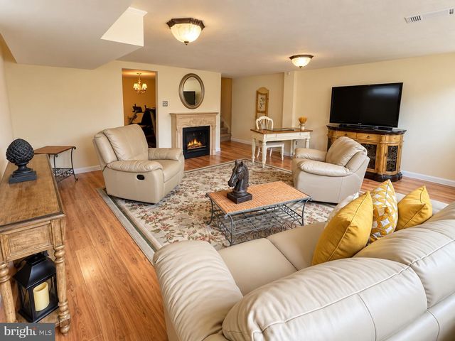 534 DOMINO LN, Philadelphia, PA 19128