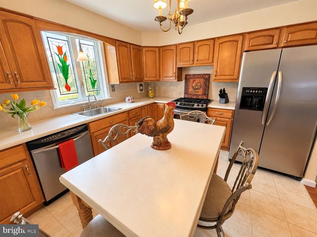 534 DOMINO LN, Philadelphia, PA 19128