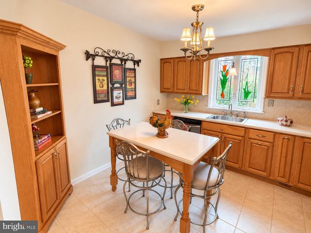534 DOMINO LN, Philadelphia, PA 19128