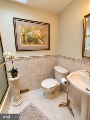 534 DOMINO LN, Philadelphia, PA 19128
