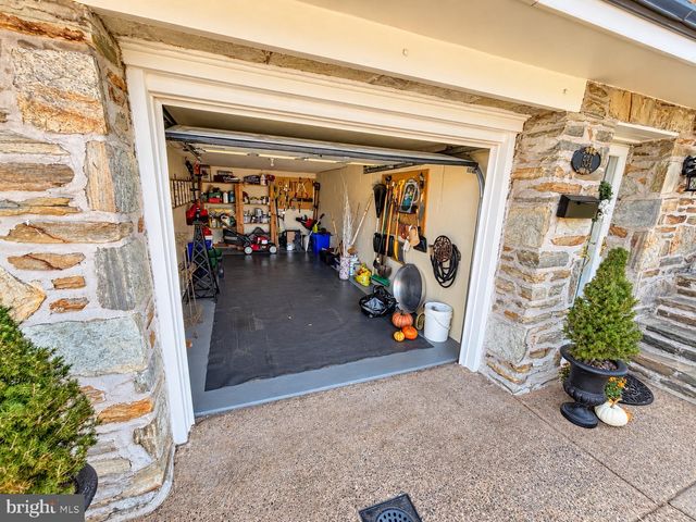 534 DOMINO LN, Philadelphia, PA 19128