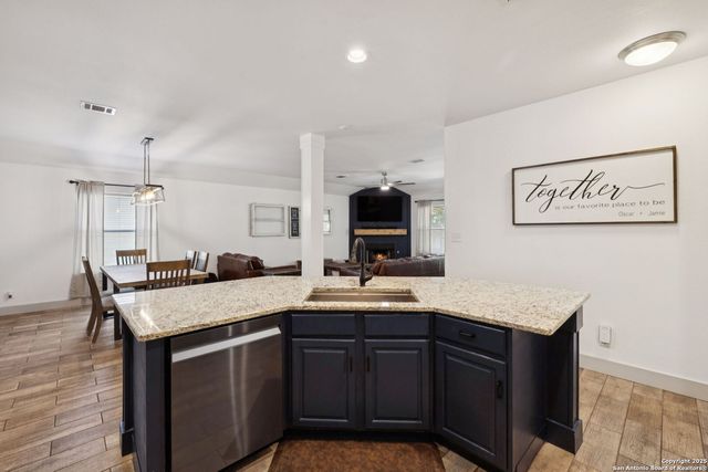 8819 Gustine, Helotes, TX 78023