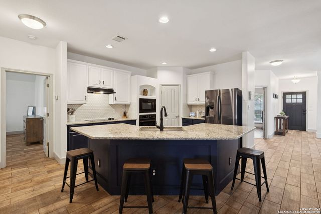 8819 Gustine, Helotes, TX 78023