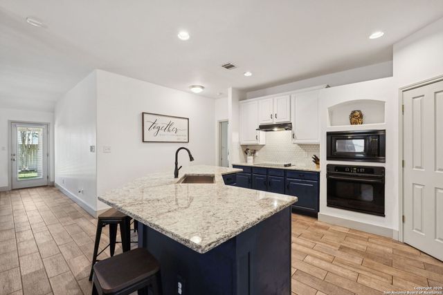 8819 Gustine, Helotes, TX 78023