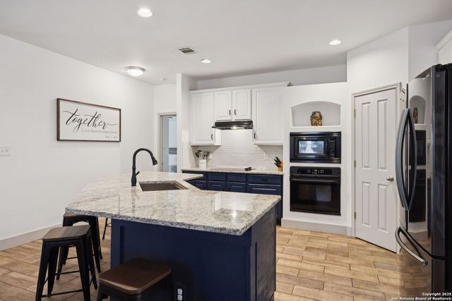 8819 Gustine, Helotes, TX 78023