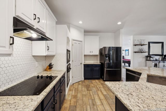 8819 Gustine, Helotes, TX 78023