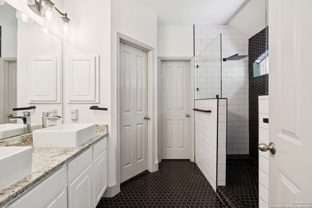 8819 Gustine, Helotes, TX 78023