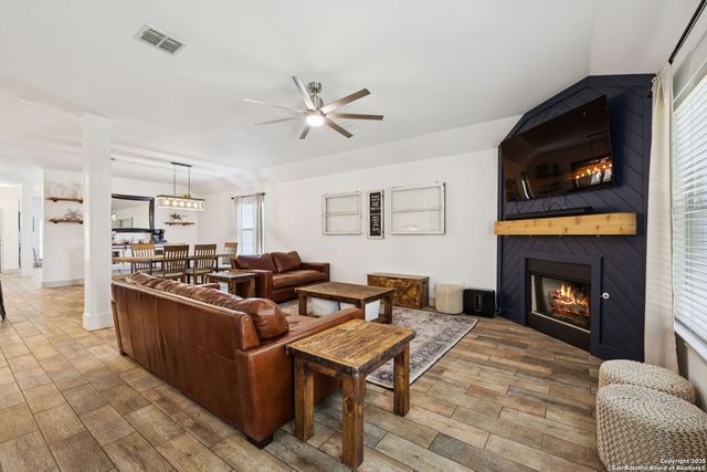 8819 Gustine, Helotes, TX 78023