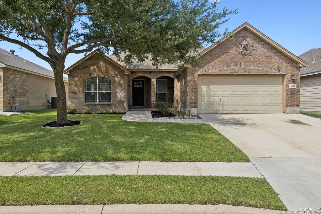 8819 Gustine, Helotes, TX 78023
