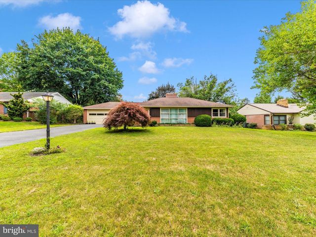 13318 APPLE HILL DR, Hagerstown, MD 21742
