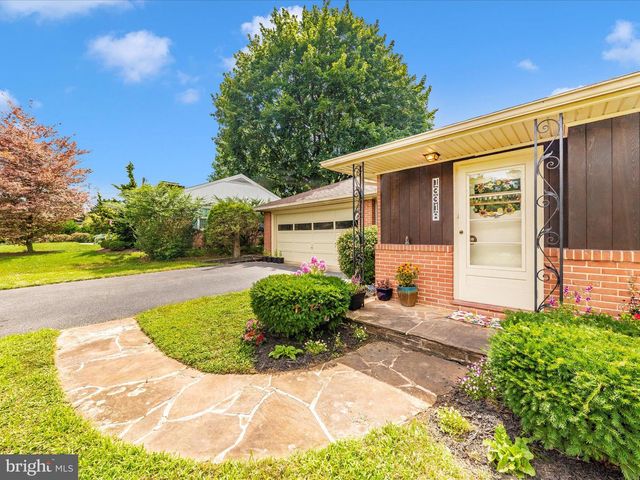 13318 APPLE HILL DR, Hagerstown, MD 21742