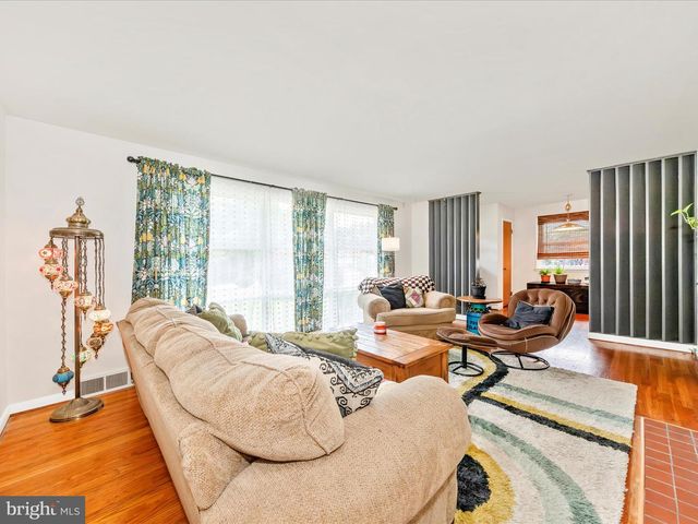 13318 APPLE HILL DR, Hagerstown, MD 21742