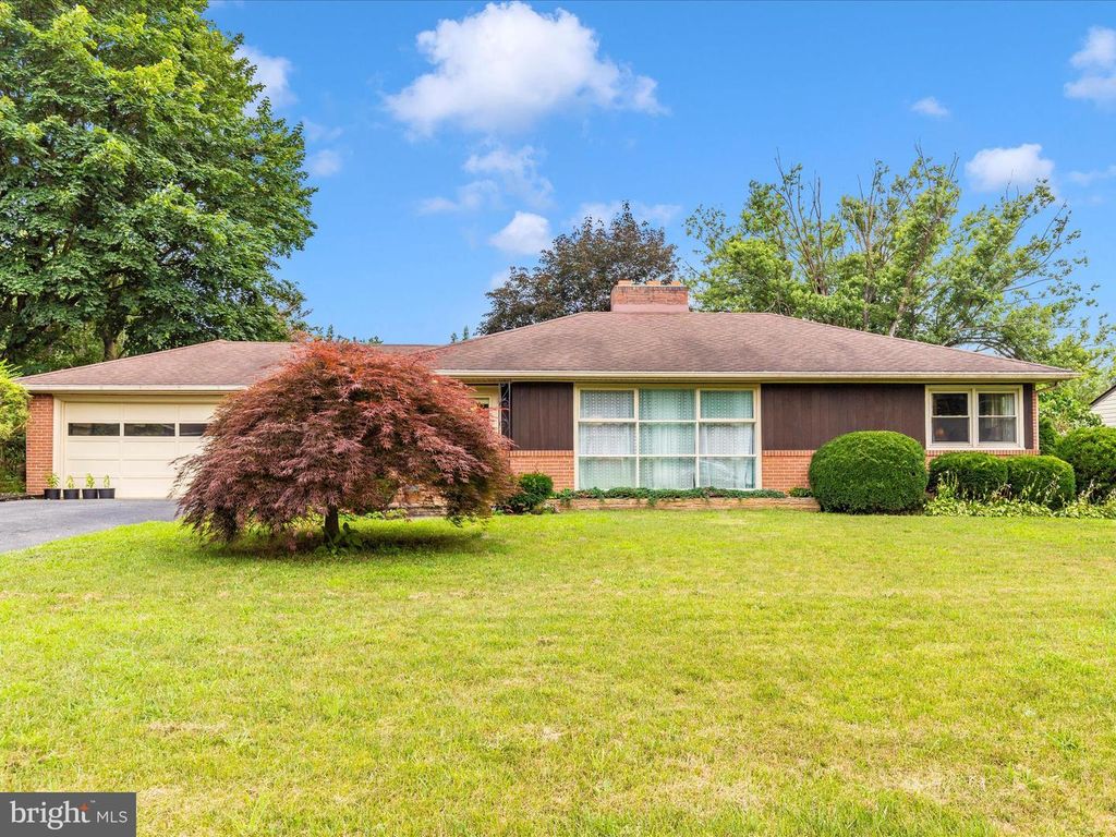 13318 APPLE HILL DR, Hagerstown, MD 21742