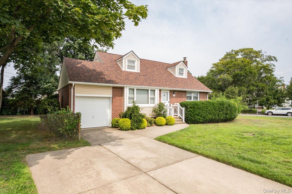 1162 Whitehall Lane, Wantagh, NY 11793 — photo 2