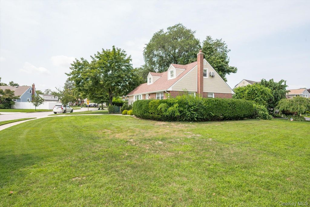 1162 Whitehall Lane, Wantagh, NY 11793 — photo 4