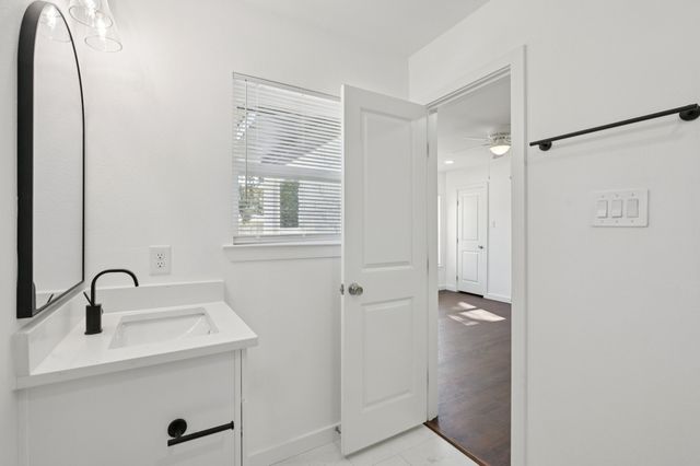 1428 Hawley Lane, Dallas, TX 75217