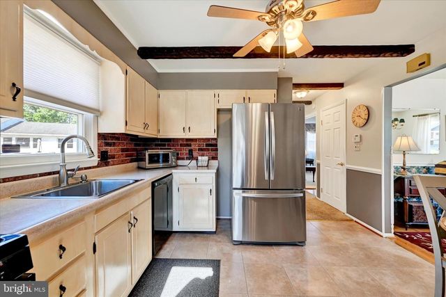 3 EYRE CT, Nottingham, MD 21236